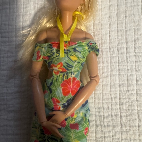 Barbie Made to Move Doll with Flexible Joints & Blonde Hair Blue Eyes W/ Outfit - Picture 5 of 12
